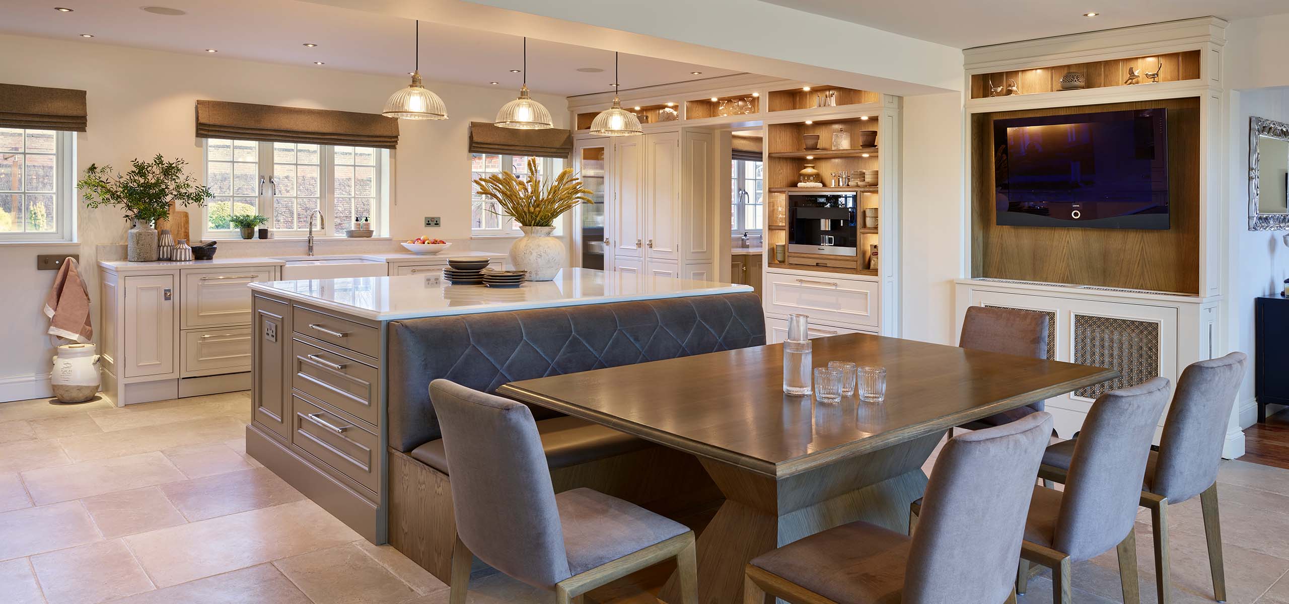 A classic Charles Yorke Englemere kitchen in a Nottinghamshire home